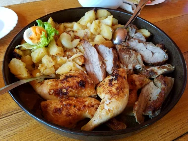 Uskrs diljem Hrvatske: Tucanje pisanica, pucanje i vuzmenice, svi slave Isusovo uskrsnuće