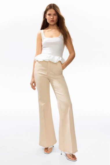 Povratak bootcut kroja: Opet su u trendu traperice koje laskaju svakoj figuri