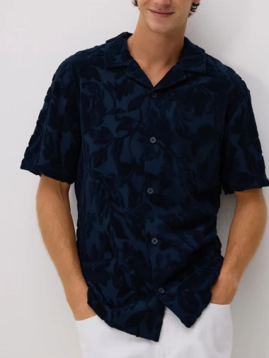 Modna stilistica Alma: Treba li za krizmu djevojka odjenuti toaletu, a mladić prvo odijelo?