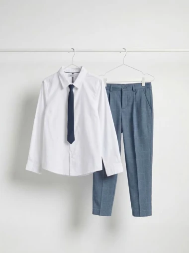 Modna stilistica Alma: Treba li za krizmu djevojka odjenuti toaletu, a mladić prvo odijelo?