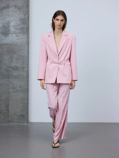 Modna stilistica Alma: Treba li za krizmu djevojka odjenuti toaletu, a mladić prvo odijelo?