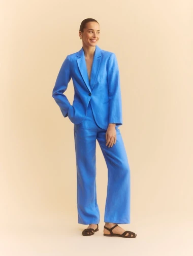 Modna stilistica Alma: Treba li za krizmu djevojka odjenuti toaletu, a mladić prvo odijelo?