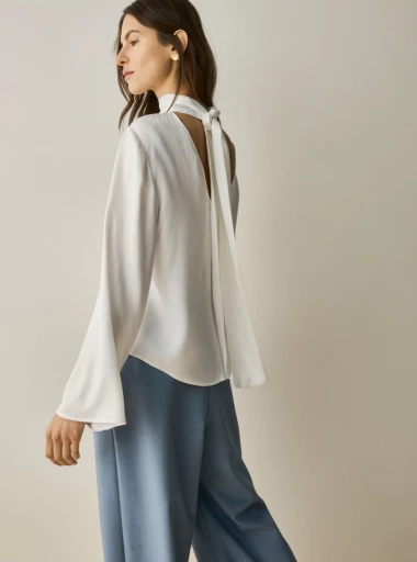 Modna stilistica Alma: Treba li za krizmu djevojka odjenuti toaletu, a mladić prvo odijelo?