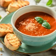 Juha od rajčice najbolji je izbor, imamo tri recepta za različite ukuse