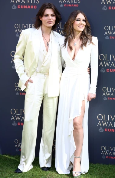 Elizabeth Hurley zablistala u bijelom: Slavna ljepotica ovim potezom uti&scaron;ala zle jezike