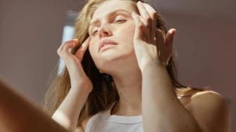 Proljetna rutina njege kože: Kako prilagoditi skincare toplijim danima