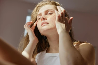 Proljetna rutina njege kože: Kako prilagoditi skincare toplijim danima