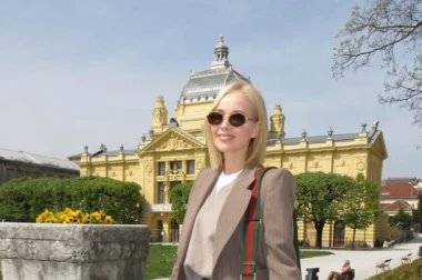 Jelena Rozga upija sunce u centru Zagreba: Pjevačica pokazala luksuzni stil