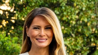 Melania Trump zablistala u bijeloj haljini koja je poput platna za cvijeće