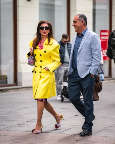 Dama u žutom osvojila zagrebačku &scaron;picu: Dolce &amp; Gabbana kaput te&scaron;ko je ignorirati