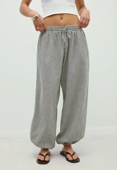 Dosta ti je traperica? Hlače balon kroja su chic modno rje&scaron;enje za proljeće i ljeto