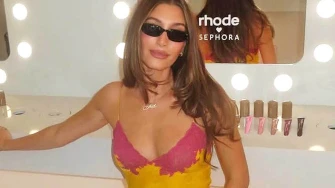 Kultna haljina: Hailey Bieber na Coachelli u rijetkom Dior komadu iz Gallianove ere