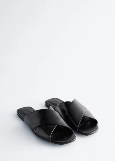 Od japanki do metalik modela: Ovo su sandale koje će obilježiti ljetnu sezonu