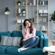 Jednostavni feng shui trikovi za dnevni boravak pun dobre energije