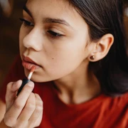 Manje je vi&scaron;e: Donosimo ideje i savjete kako se na&scaron;minkati za krizmu