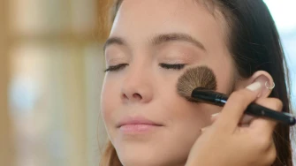 Manje je vi&scaron;e: Donosimo ideje i savjete kako se na&scaron;minkati za krizmu