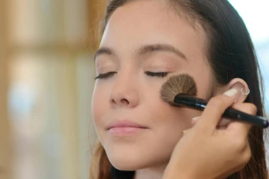 Manje je vi&scaron;e: Donosimo ideje i savjete kako se na&scaron;minkati za krizmu