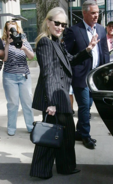 Anne Hathaway u traperu, Meryl Streep u odijelu: Tko je bolje odigrao modnu igru?