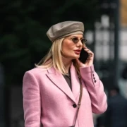 Ljepotica u roza kaputu: Ova kombinacija dokaz je da klasika nikad ne izlazi iz mode