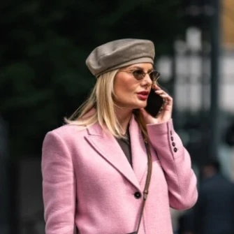 Ljepotica u roza kaputu: Ova kombinacija dokaz je da klasika nikad ne izlazi iz mode