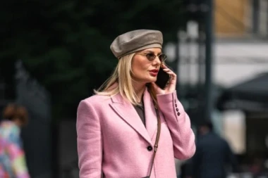 Ljepotica u roza kaputu: Ova kombinacija dokaz je da klasika nikad ne izlazi iz mode