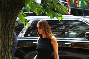 Najchic trend za ljeto? Japanke na petu koje obožava i Hailey Bieber