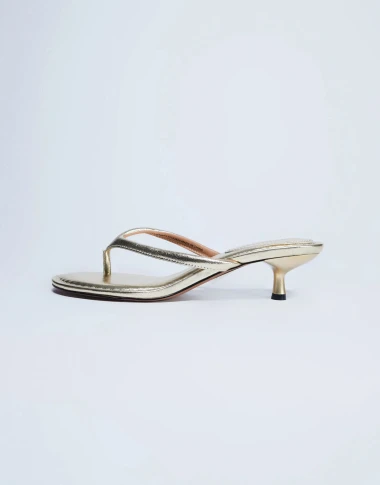 Najchic trend za ljeto? Japanke na petu koje obožava i Hailey Bieber