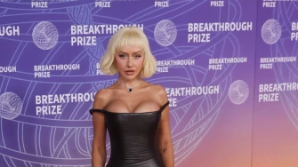 Zvijezde na crvenom tepihu: Ane Hathaway odu&scaron;evila klasikom; &scaron;to mislite o looku Christine Aguilere?