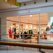 Tommy Hilfiger u Arena Centru donosi nove kolekcije koje definiraju sezonu: Moderan preppy izričaj u osvježenom izdanju