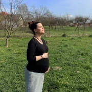 Monika Mihajlović o trudnoći, komplikacijama i dolasku kćeri: 'Pomažite jedna drugoj umjesto da skačete kao kobre'