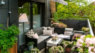 Stvori svoju oazu mira: Prona&scaron;li smo povoljne detalje za uređenje balkona