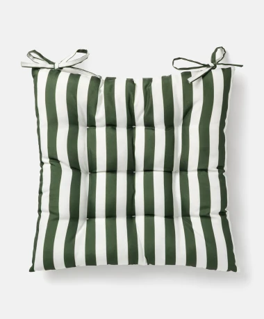 Stvori svoju oazu mira: Prona&scaron;li smo povoljne detalje za uređenje balkona