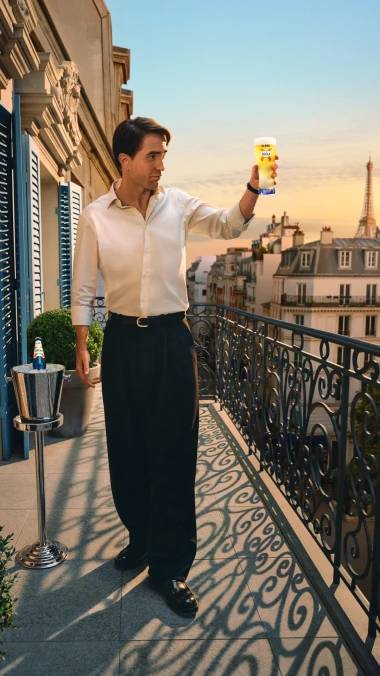 1664 lansira kampanju 'Unquestionably Good Taste' s Robertom Pattinsonom