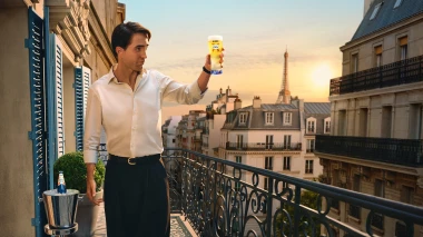 1664 lansira kampanju 'Unquestionably Good Taste' s Robertom Pattinsonom