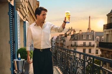 1664 lansira kampanju 'Unquestionably Good Taste' s Robertom Pattinsonom