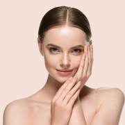 Te&scaron;ki puderi odlaze u drugi plan: Ovo su lagane podloge koje volimo u toplijim danima