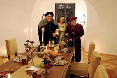 Kraljevska gozba u dvorcu koju ćete pamtiti čitav život: Jede se rukama, a dobijete i krunu