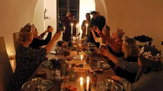 Kraljevska gozba u dvorcu koju ćete pamtiti čitav život: Jede se rukama, a dobijete i krunu