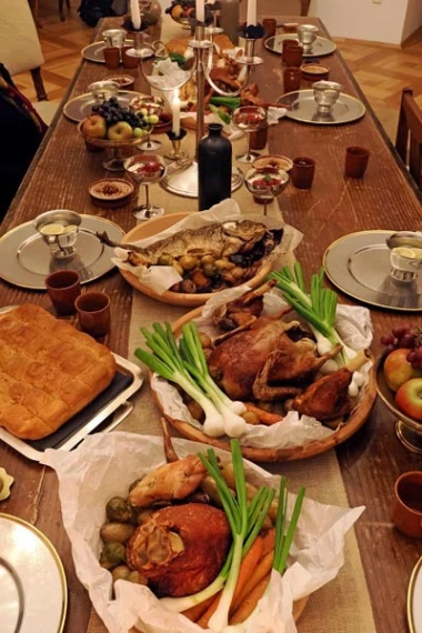 Kraljevska gozba u dvorcu koju ćete pamtiti čitav život: Jede se rukama, a dobijete i krunu