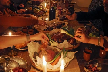 Kraljevska gozba u dvorcu koju ćete pamtiti čitav život: Jede se rukama, a dobijete i krunu