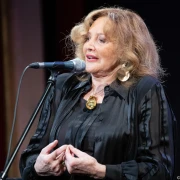 Tereza Kesovija opra&scaron;ta se od publike nakon 60 godina karijere: 'Ne mogu stajati bez &scaron;tapa, ali to mi ne smeta da pjevam'