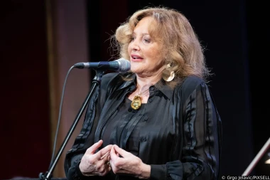 Tereza Kesovija opra&scaron;ta se od publike nakon 60 godina karijere: 'Ne mogu stajati bez &scaron;tapa, ali to mi ne smeta da pjevam'