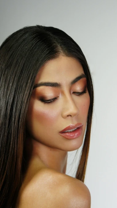 Kako postići viralni glass hair trend? Ovo su najbolji serumi za sjaj