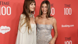 Hailey Bieber u srebrnoj čipki, Dakota Johnson poput boginje: Spektakularni outfiti TIME 100 Gale