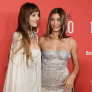 Hailey Bieber u srebrnoj čipki, Dakota Johnson poput boginje: Spektakularni outfiti TIME 100 Gale