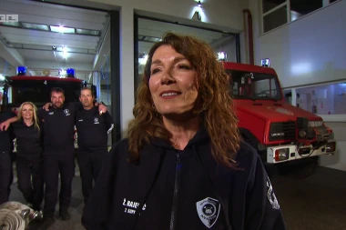 Brački vatrogasci u 'Večeri za 5' nagradu darovali udruzi 'Brački pupoljci': 'Dobro je činiti dobro'