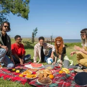 Gdje provesti Prvi maj? Donosimo ideje za izlete u prirodi i druženja uz ro&scaron;tilj