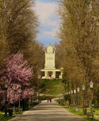 Gdje provesti Prvi maj? Donosimo ideje za izlete u prirodi i druženja uz ro&scaron;tilj