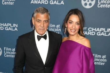 George Clooney osvojio nagradu, ali Amal ukrala show: U haljini boje fuksije istaknula svoj adut