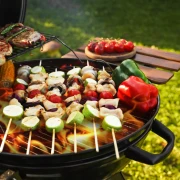 Vodič za savr&scaron;eni prvomajski ro&scaron;tilj: Tajne sočnog mesa i ma&scaron;tovitih priloga